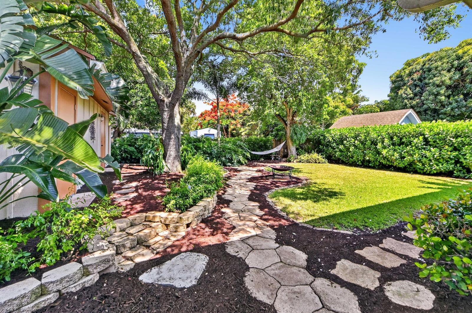 313 Poe Drive, Palm Springs FL 33461 photo 4