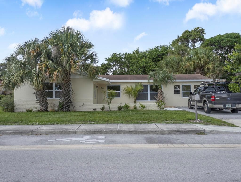 371 W 34th Street, Riviera Beach FL 33404 photo 2