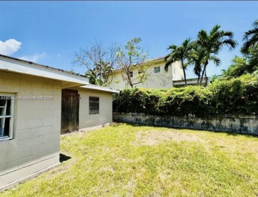 2616 NE 214th St, Miami FL 33180 photo 2