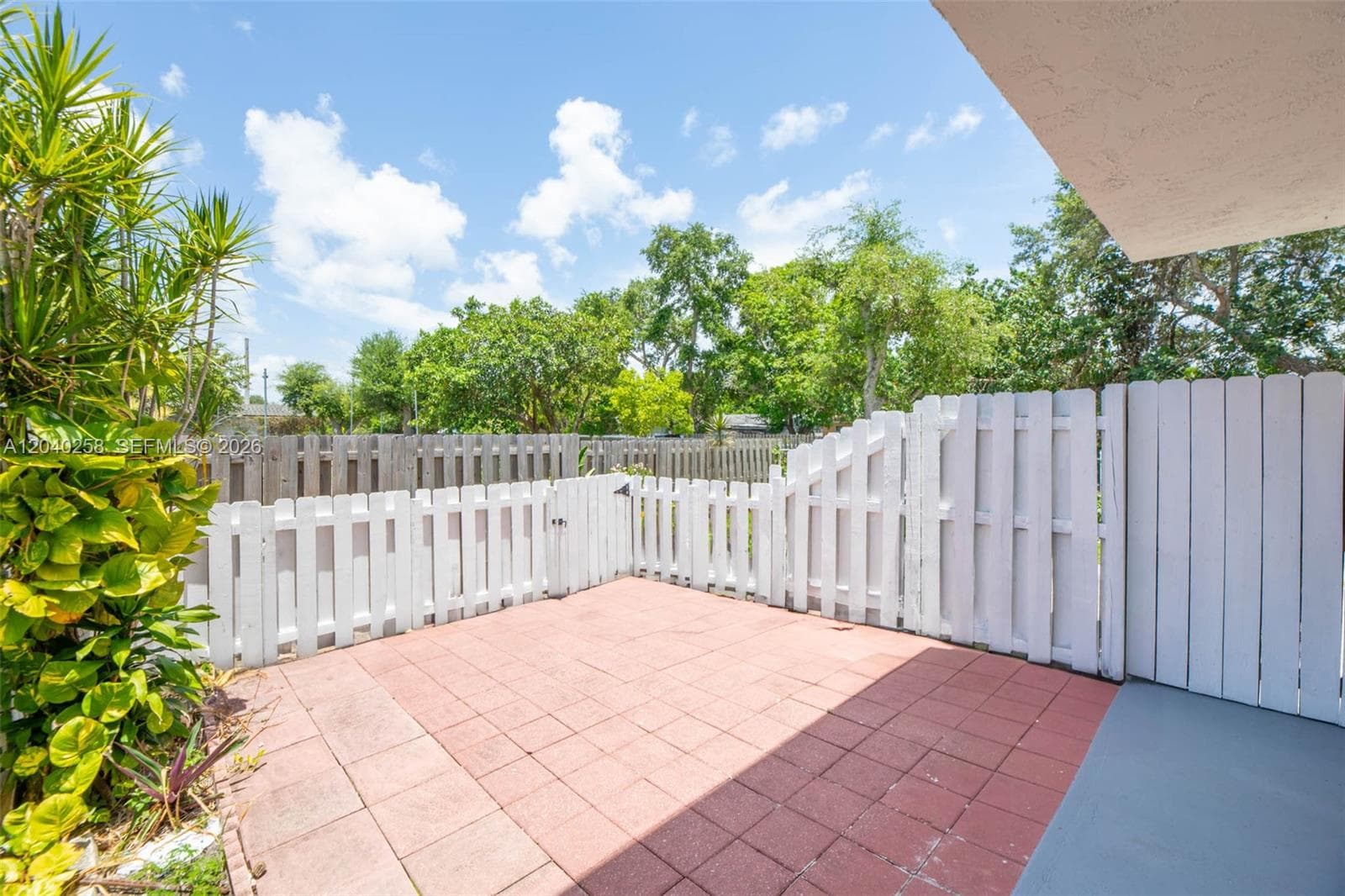 1450 NE 151st St # 101, Miami FL 33162 photo 2