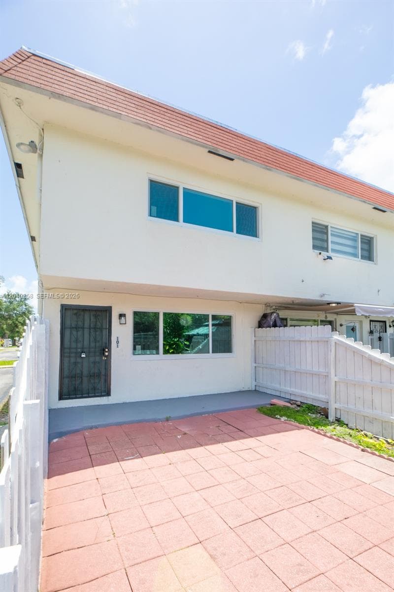 1450 NE 151st St # 101, Miami FL 33162 photo 3
