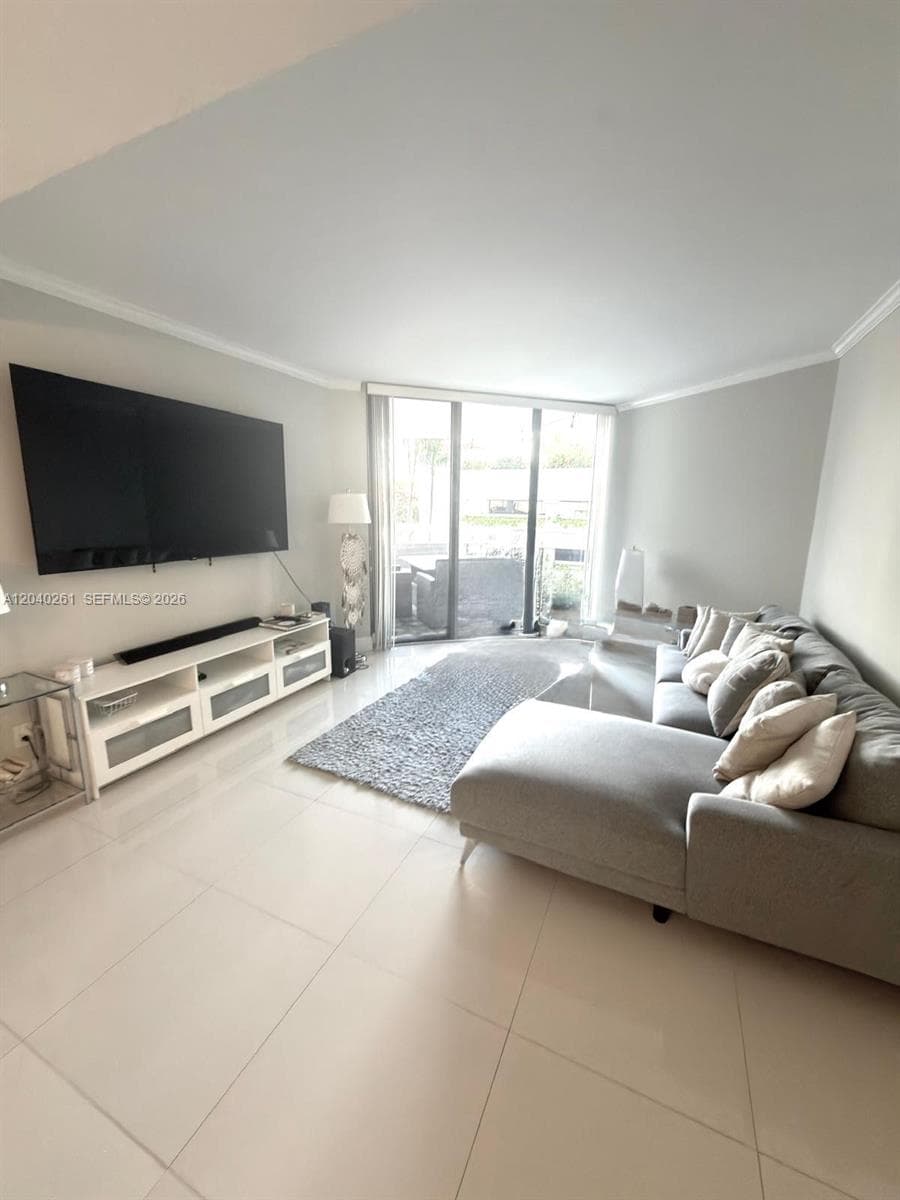 3610 Yacht Club Dr # 215, Aventura FL 33180 photo 2