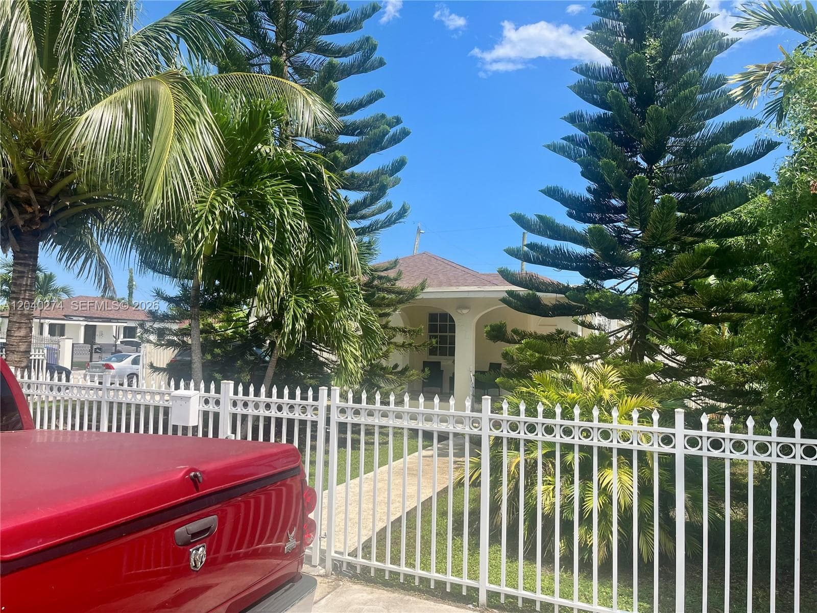 521 NW 32nd Pl, Miami FL 33125 photo 2