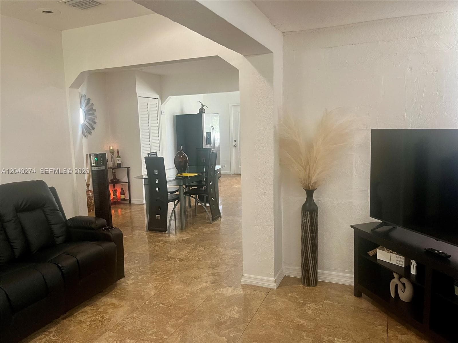 521 NW 32nd Pl, Miami FL 33125 photo 3