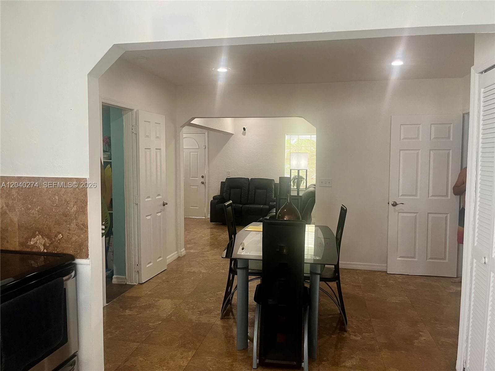 521 NW 32nd Pl, Miami FL 33125 photo 4