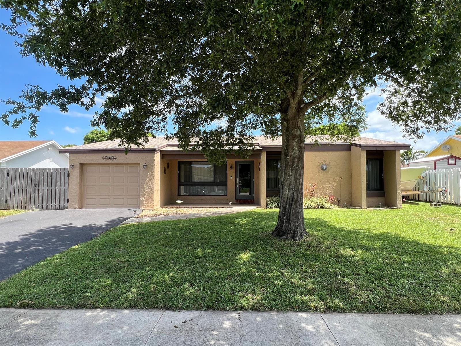 8511 NW 8th Street, Pembroke Pines FL 33024 photo 3
