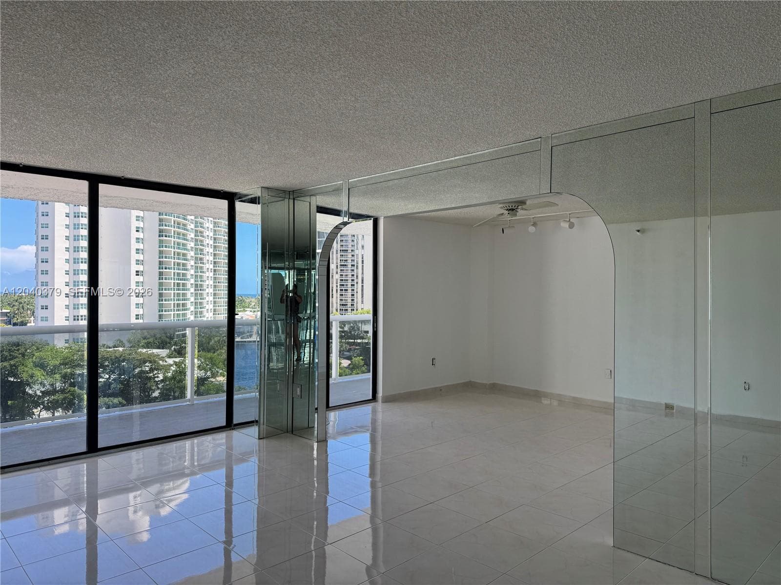 20505 E Country Club Dr # 835, Aventura FL 33180 photo 4