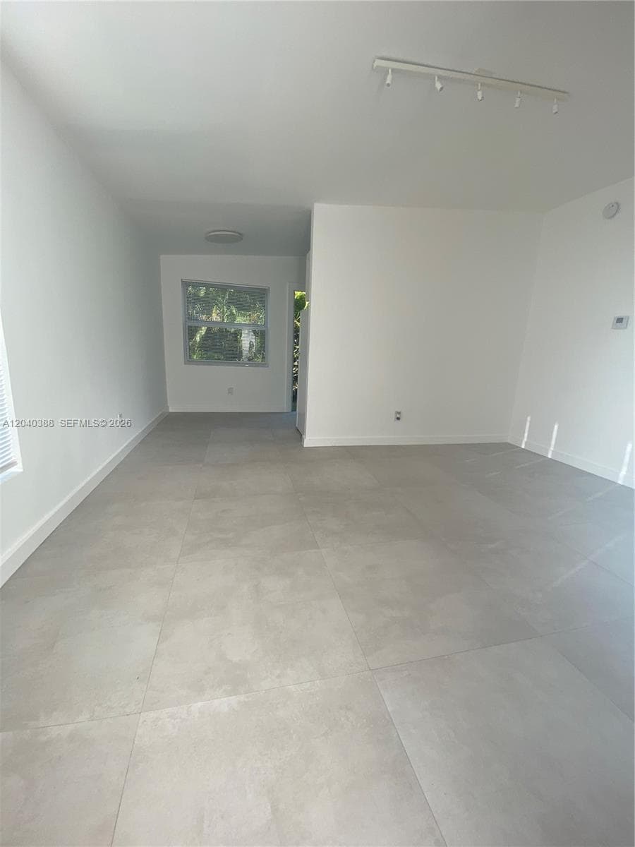2011 NE 167th St # 9, North Miami Beach FL 33162 photo 4