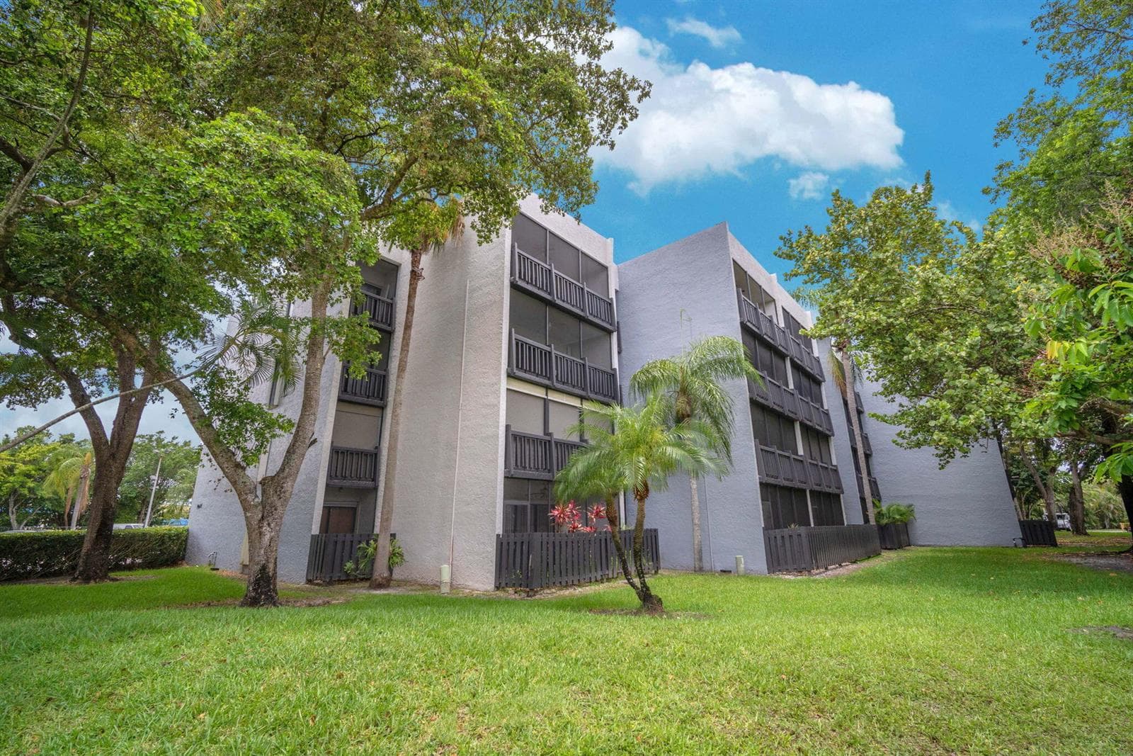 1021 Mockingbird Lane # 303, Plantation FL 33324 photo 5