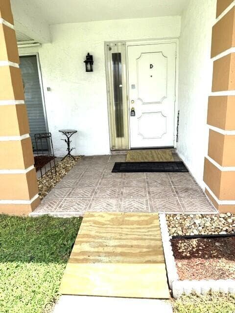 1216 S S Lakes End Drive Apt D, Fort Pierce FL 34982 photo 2
