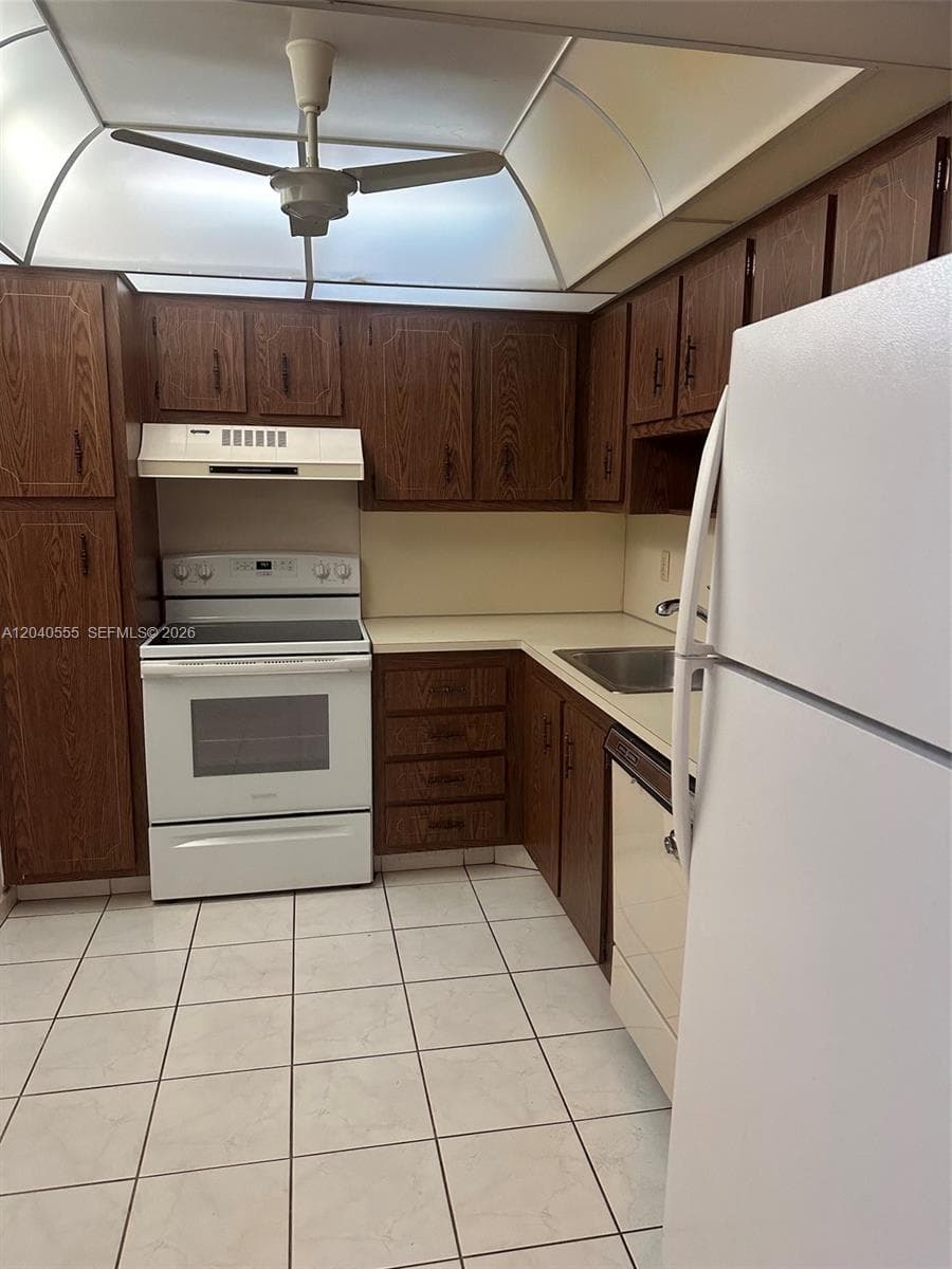 900 Saint Charles Pl # 407, Pembroke Pines FL 33026 photo 5
