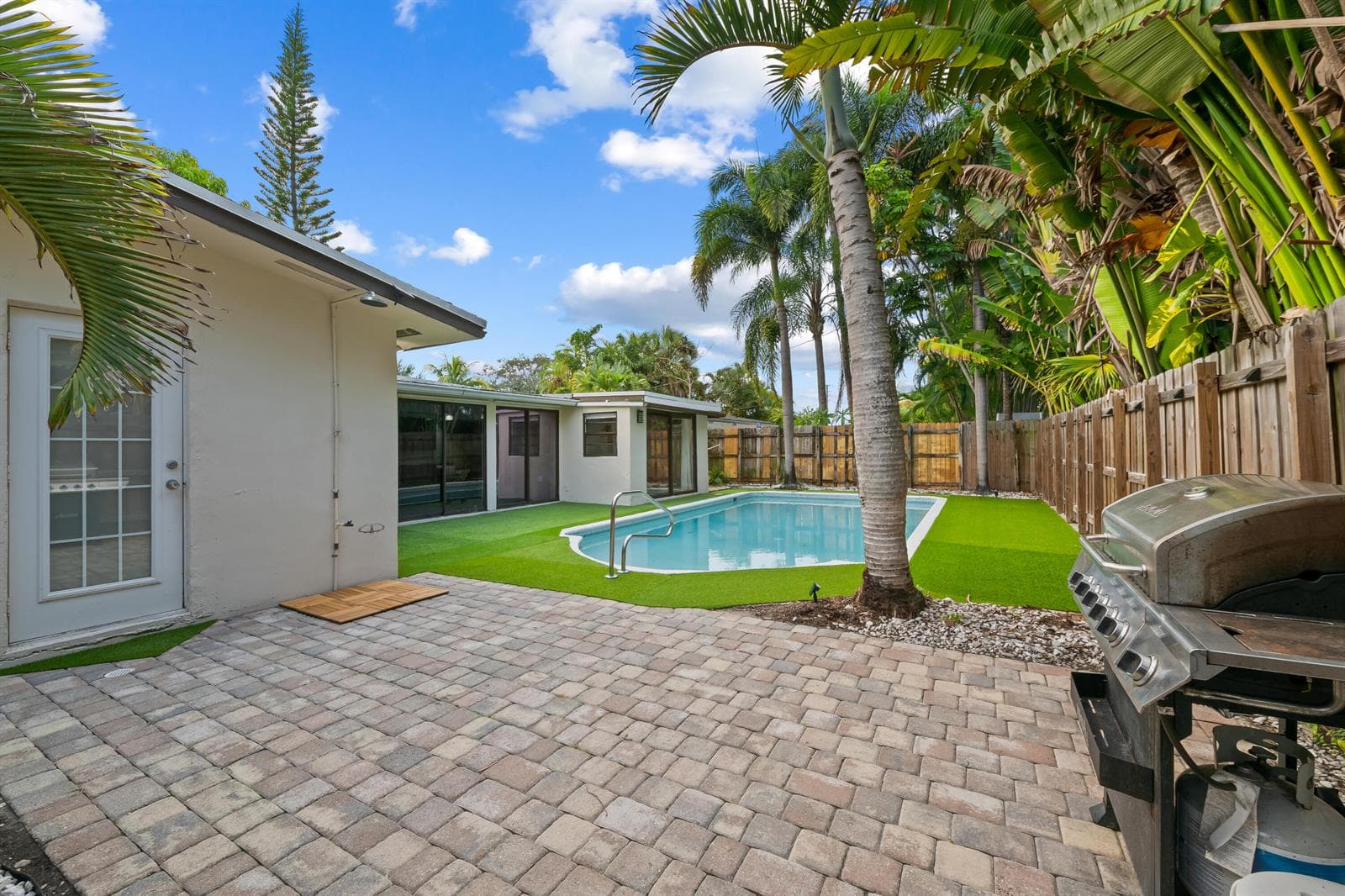 3024 NE 2nd Terrace, Wilton Manors FL 33334 photo 3