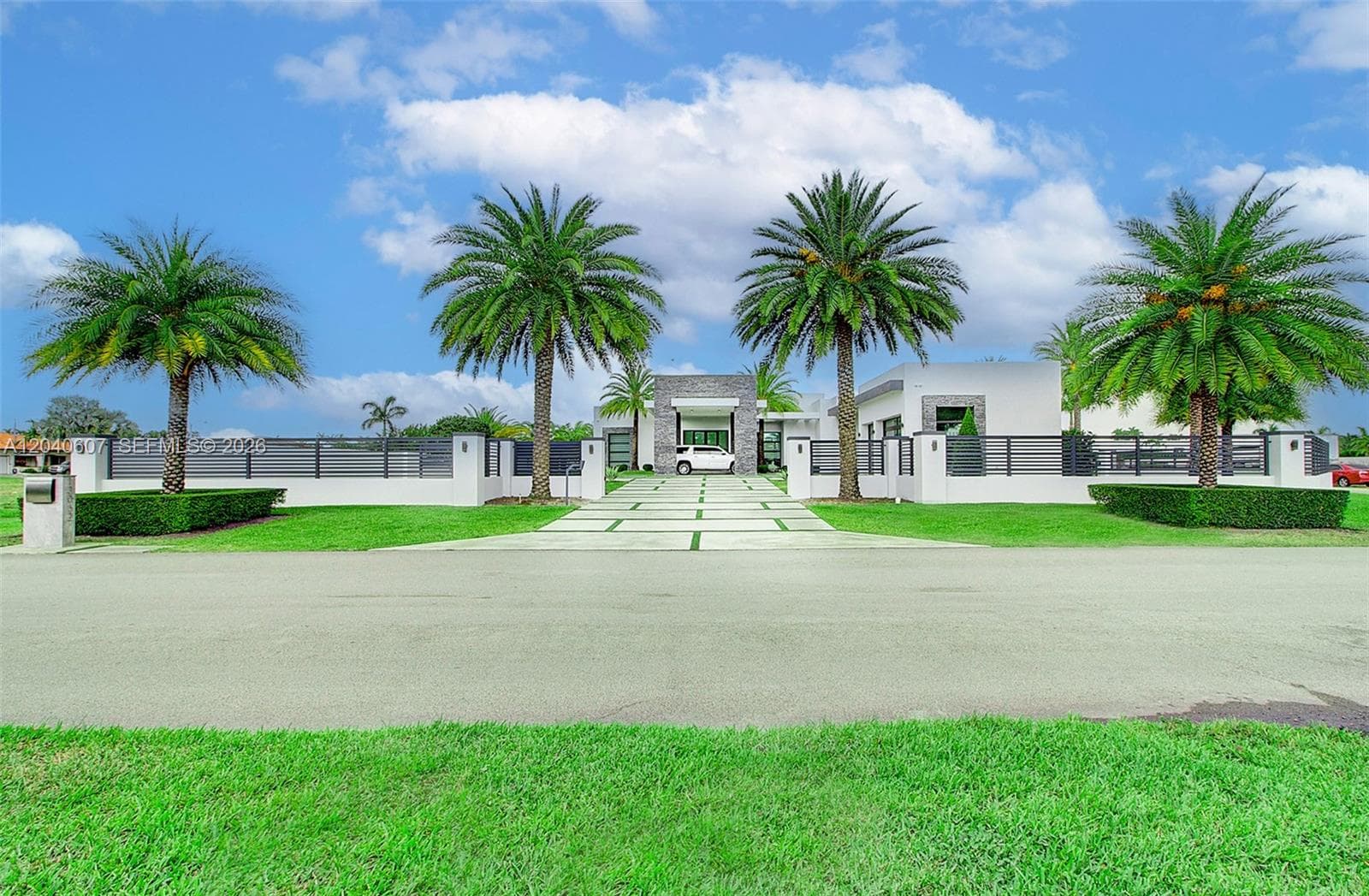 13052 NW 102nd Ave, Hialeah Gardens FL 33018 photo 2