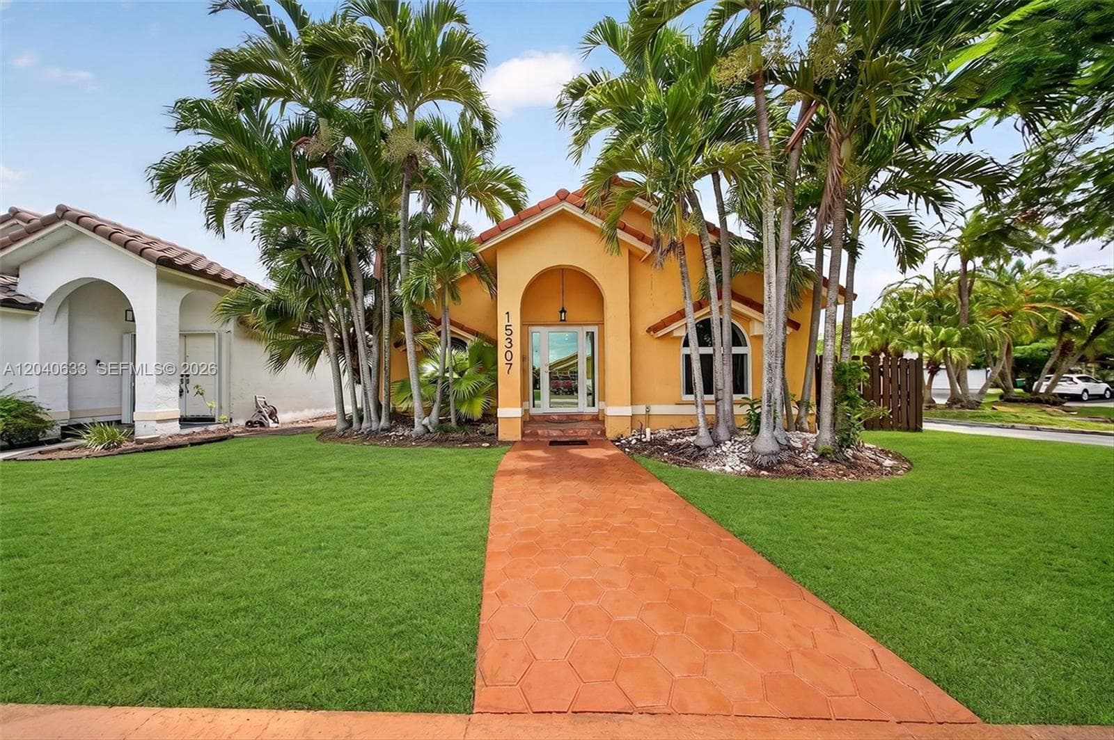 15307 SW 52nd Ter, Miami FL 33185 photo 2