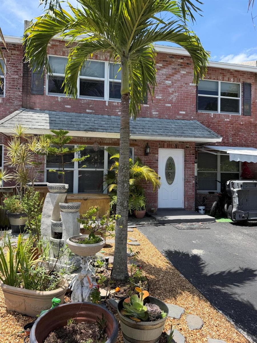806 NW 41st Court, Deerfield Beach FL 33064 photo 2