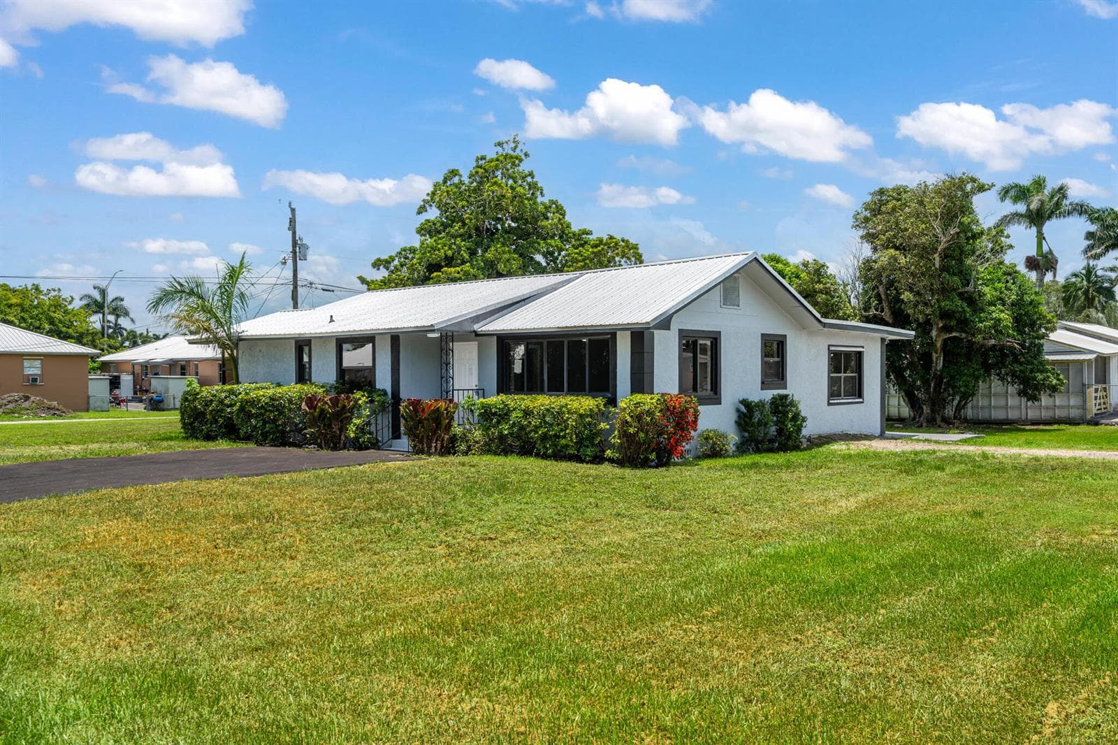 24 NW Avenue I, Belle Glade FL 33430 photo 4