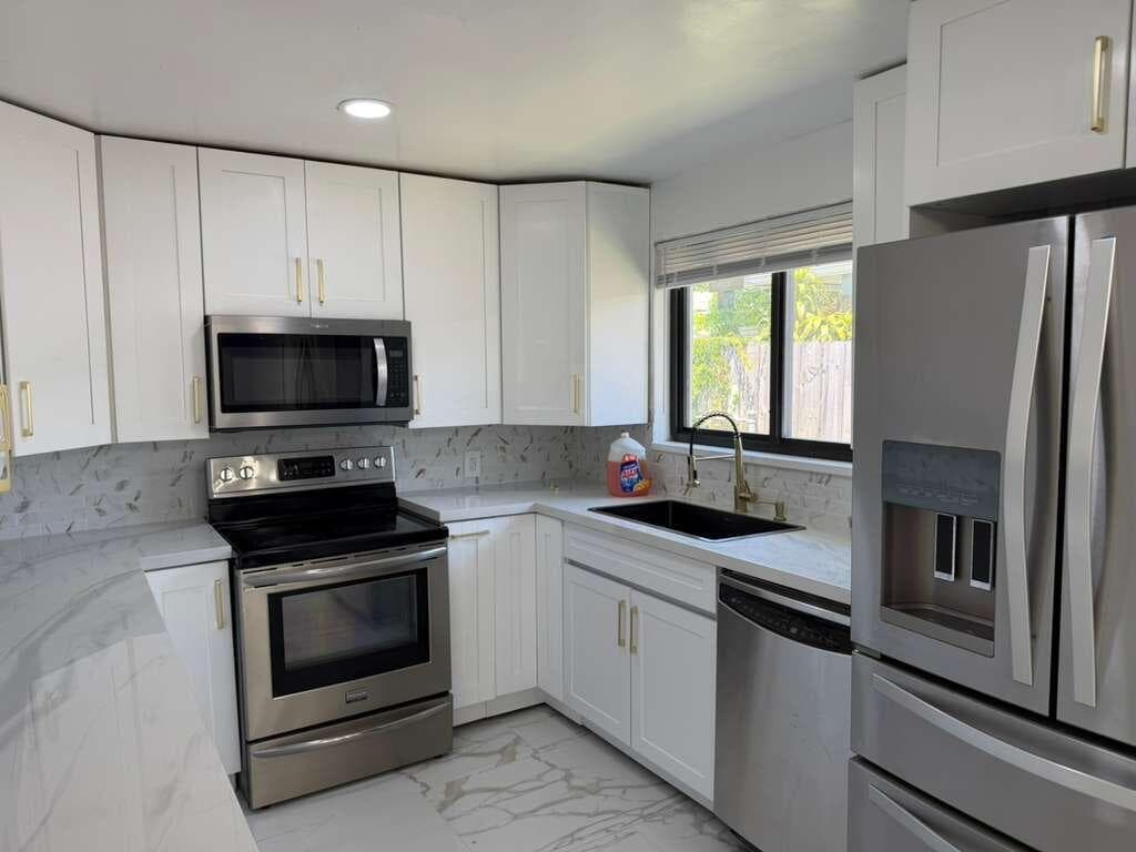 160 SE 15th Avenue Unit A, Pompano Beach FL 33060 photo 2