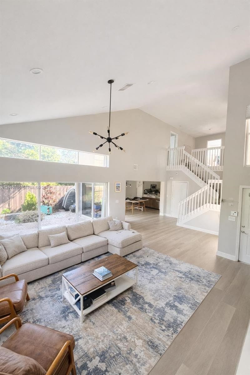 1125 Butternut Ln, Hollywood FL 33019 photo 2