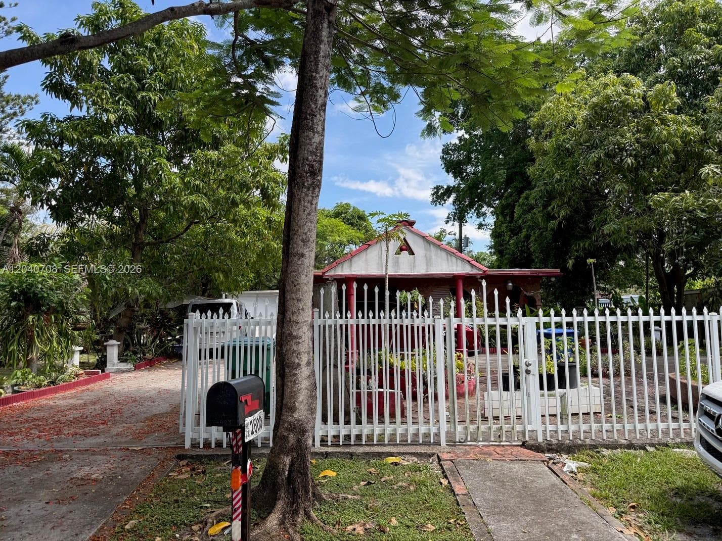 12600 Country Club Ln, Miami FL 33167 photo 2