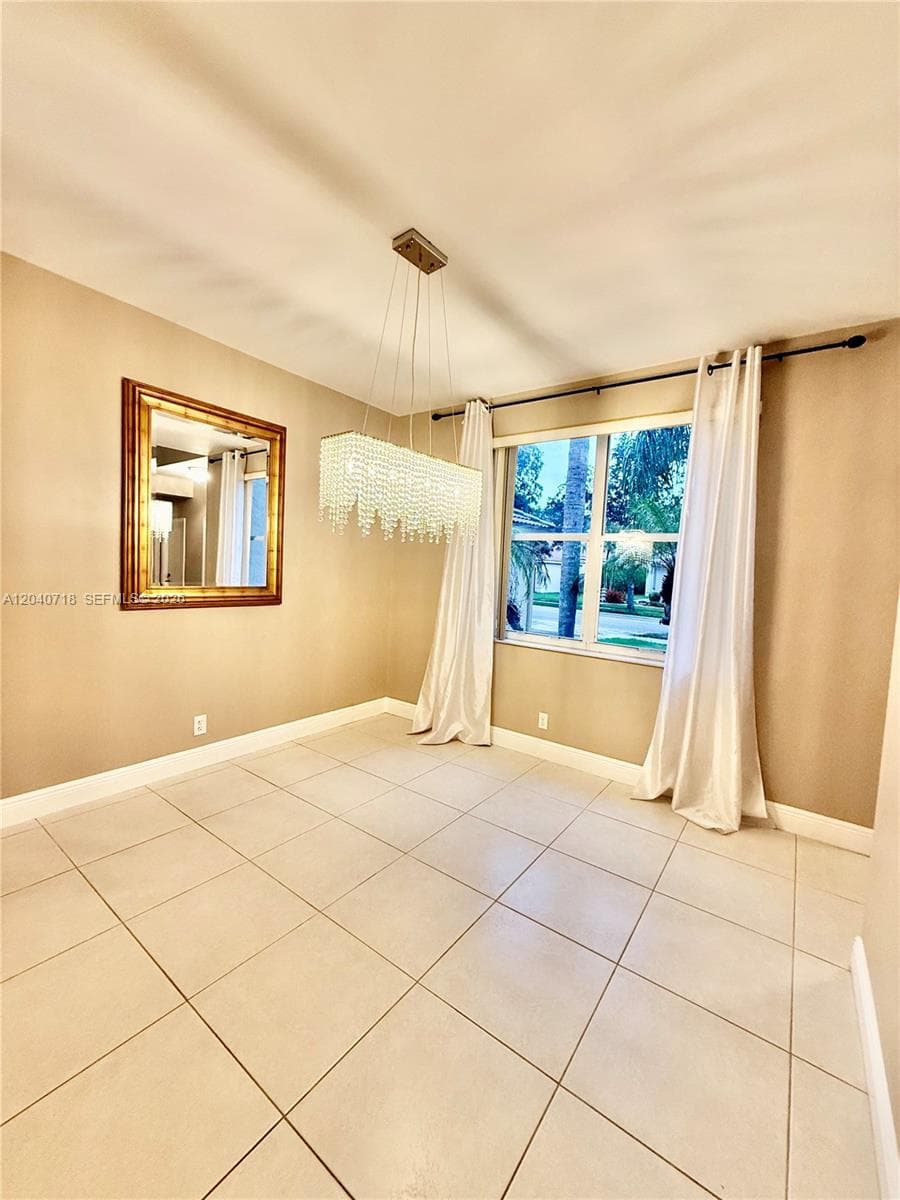 660 Sand Creek Cir, Weston FL 33327 photo 4