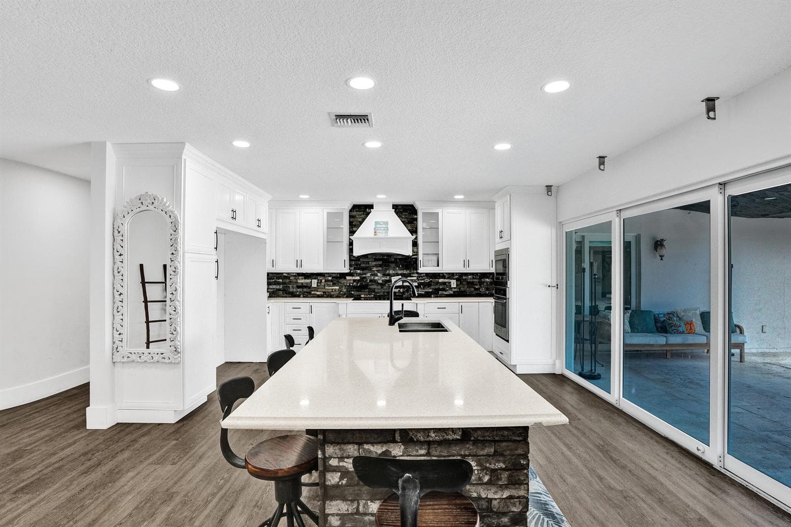 343 Layne Boulevard, Hallandale Beach FL 33009 photo 5