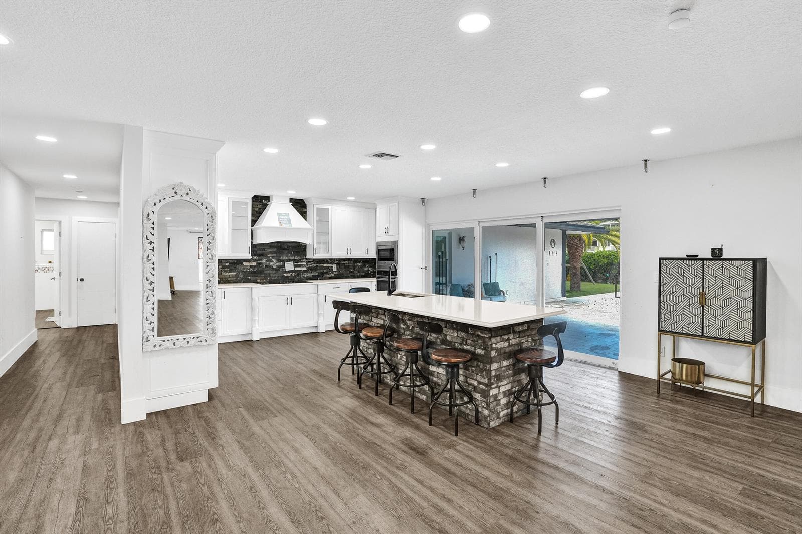 343 Layne Boulevard, Hallandale Beach FL 33009 photo 4