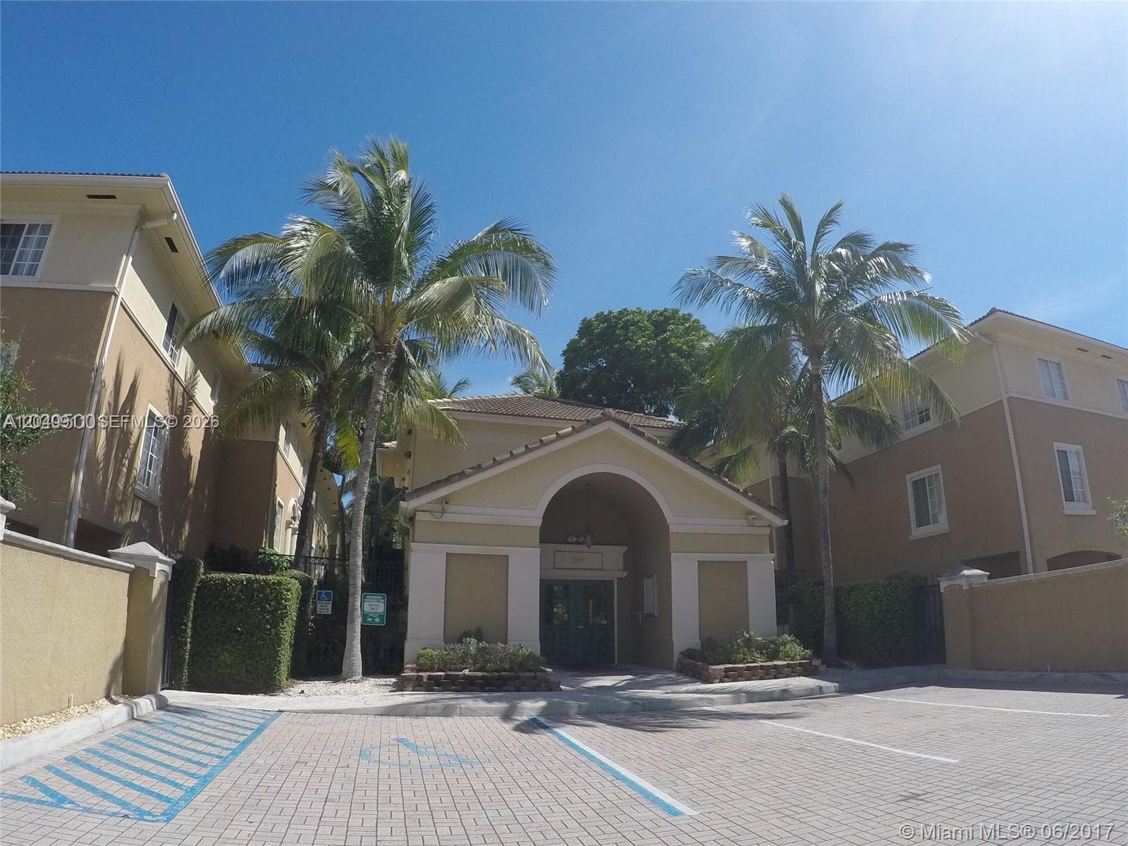 2921 NE 185th St # 1202, Aventura FL 33180 photo 3