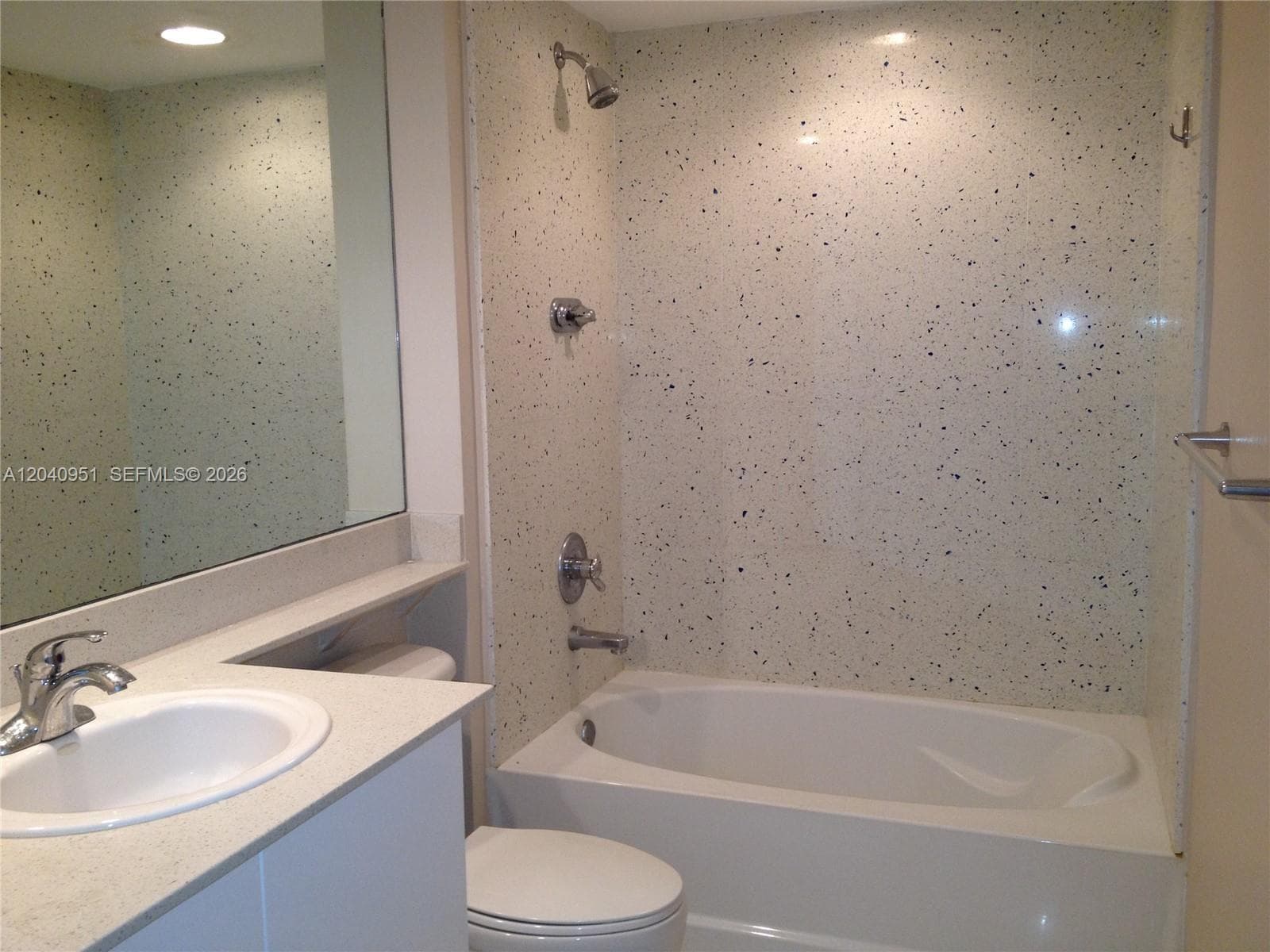 325 S Biscayne Blvd # 1414, Miami FL 33131 photo 3