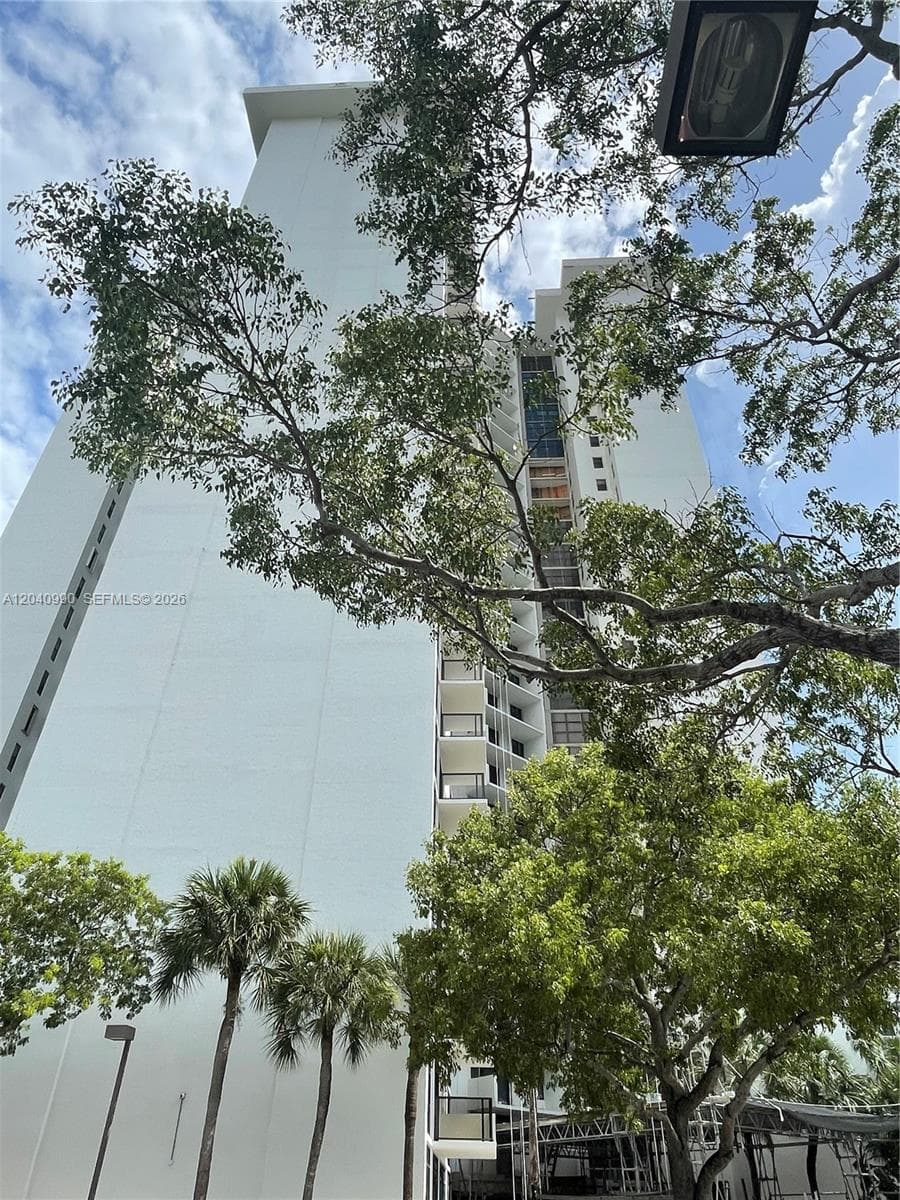 18181 NE 31st ct # 305, Aventura FL 33160 photo 2
