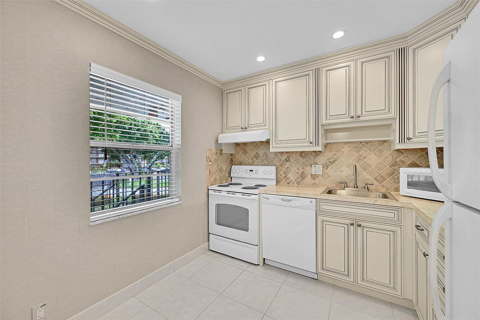 23 Abbey Lane # 202, Delray Beach FL 33446 photo 4