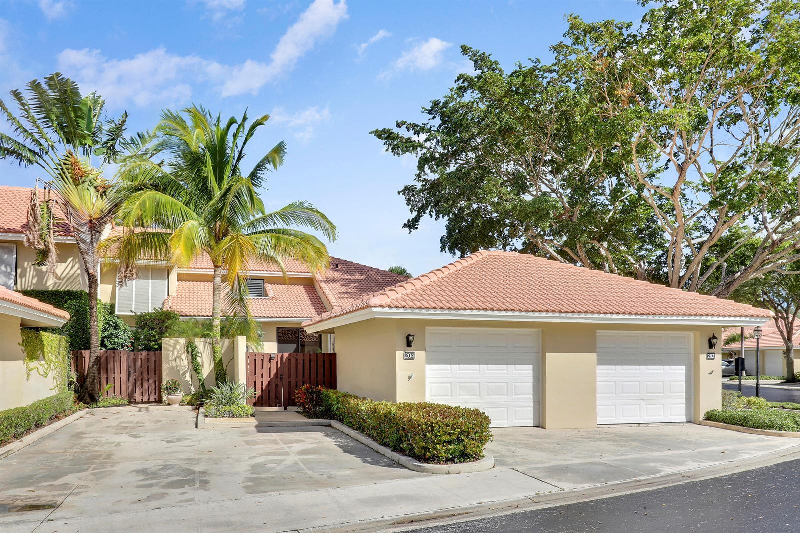 204 Old Meadow Way, Palm Beach Gardens FL 33418 photo 2