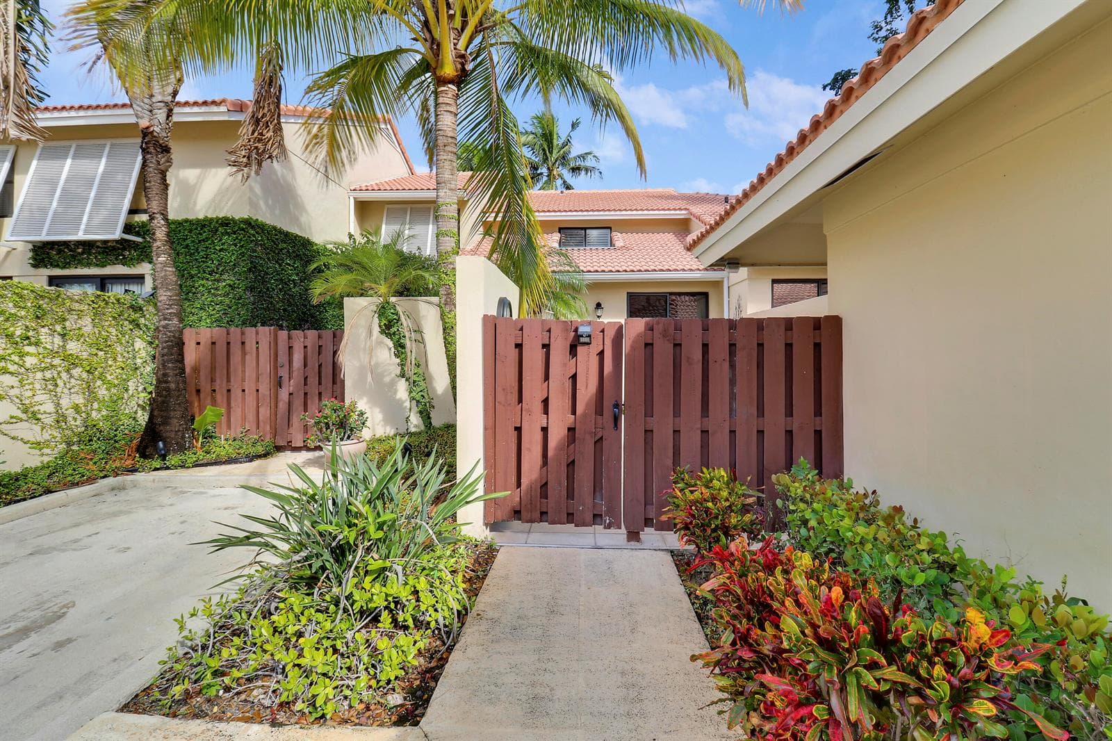 204 Old Meadow Way, Palm Beach Gardens FL 33418 photo 3