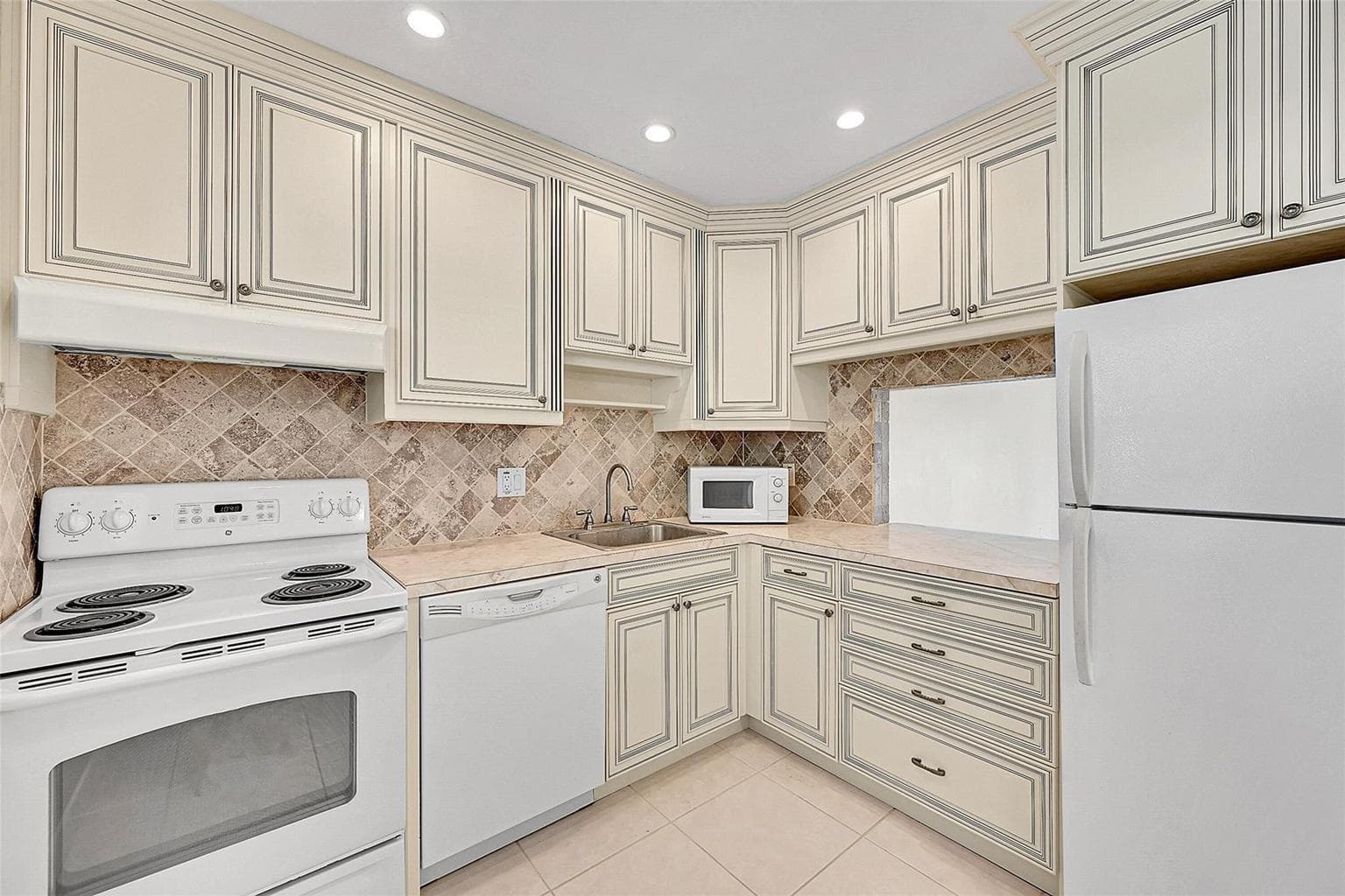 23 Abbey Lane # 202, Delray Beach FL 33446 photo 3