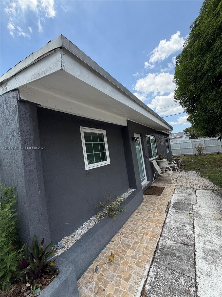 2300 SW 43rd Ave, Fort Lauderdale FL 33317 photo 4