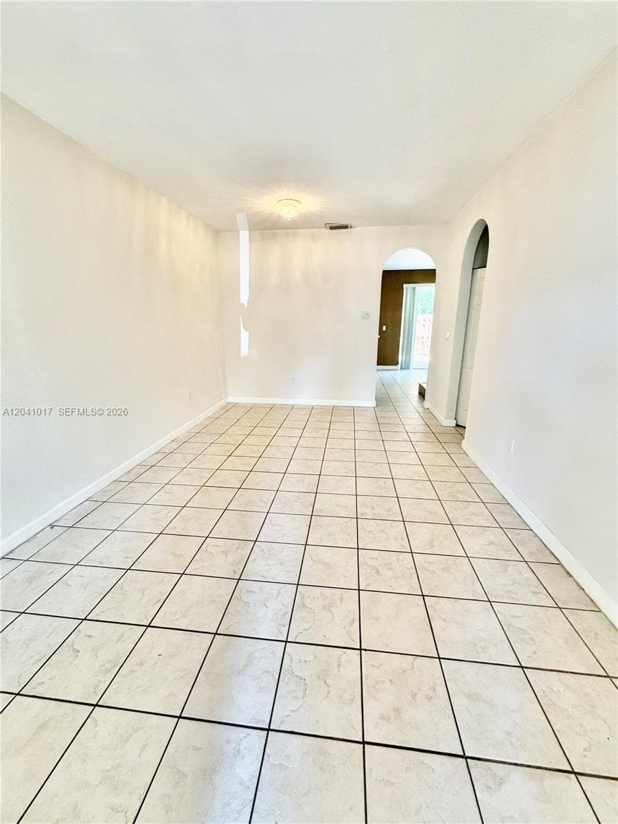 5770 NW 113th Pl, Doral FL 33178 photo 2