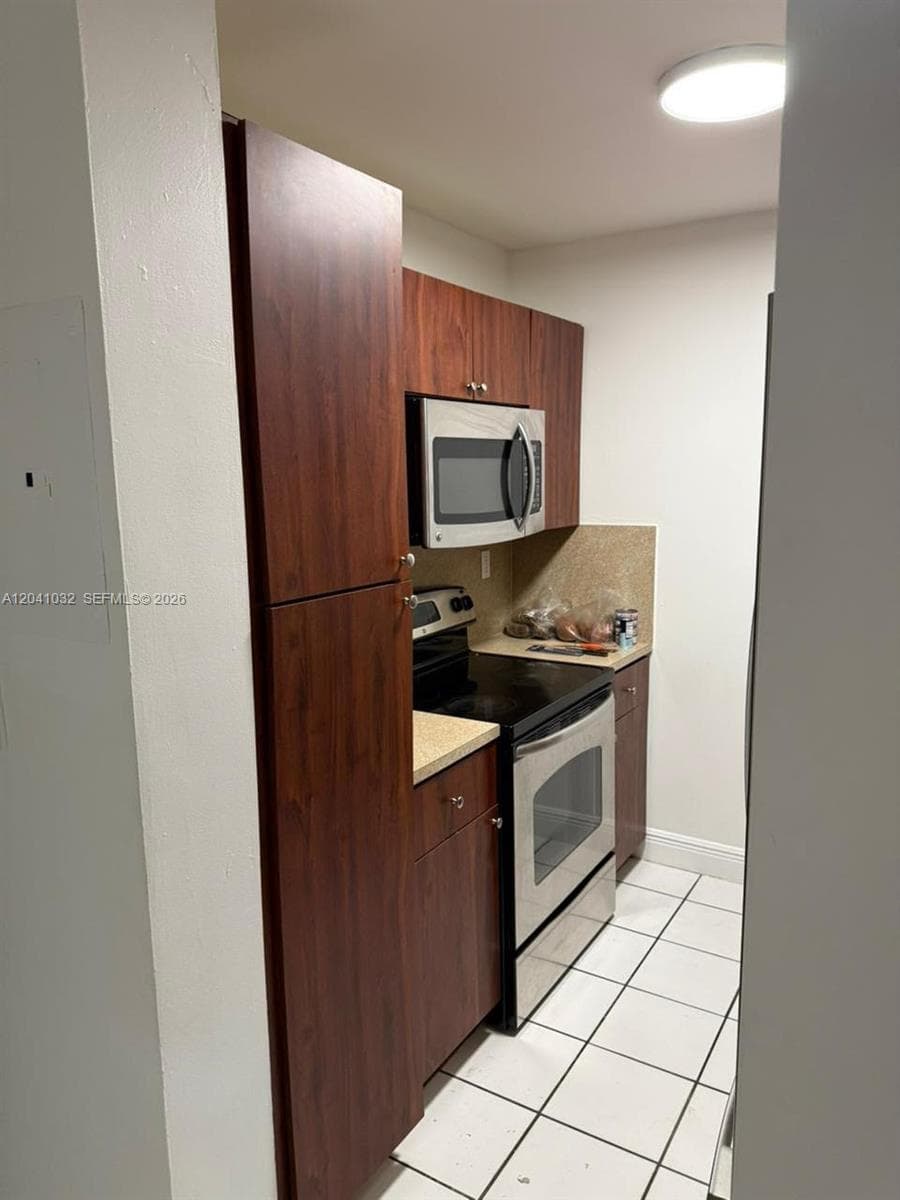 600 NW 32nd Pl # 303, Miami FL 33125 photo 3