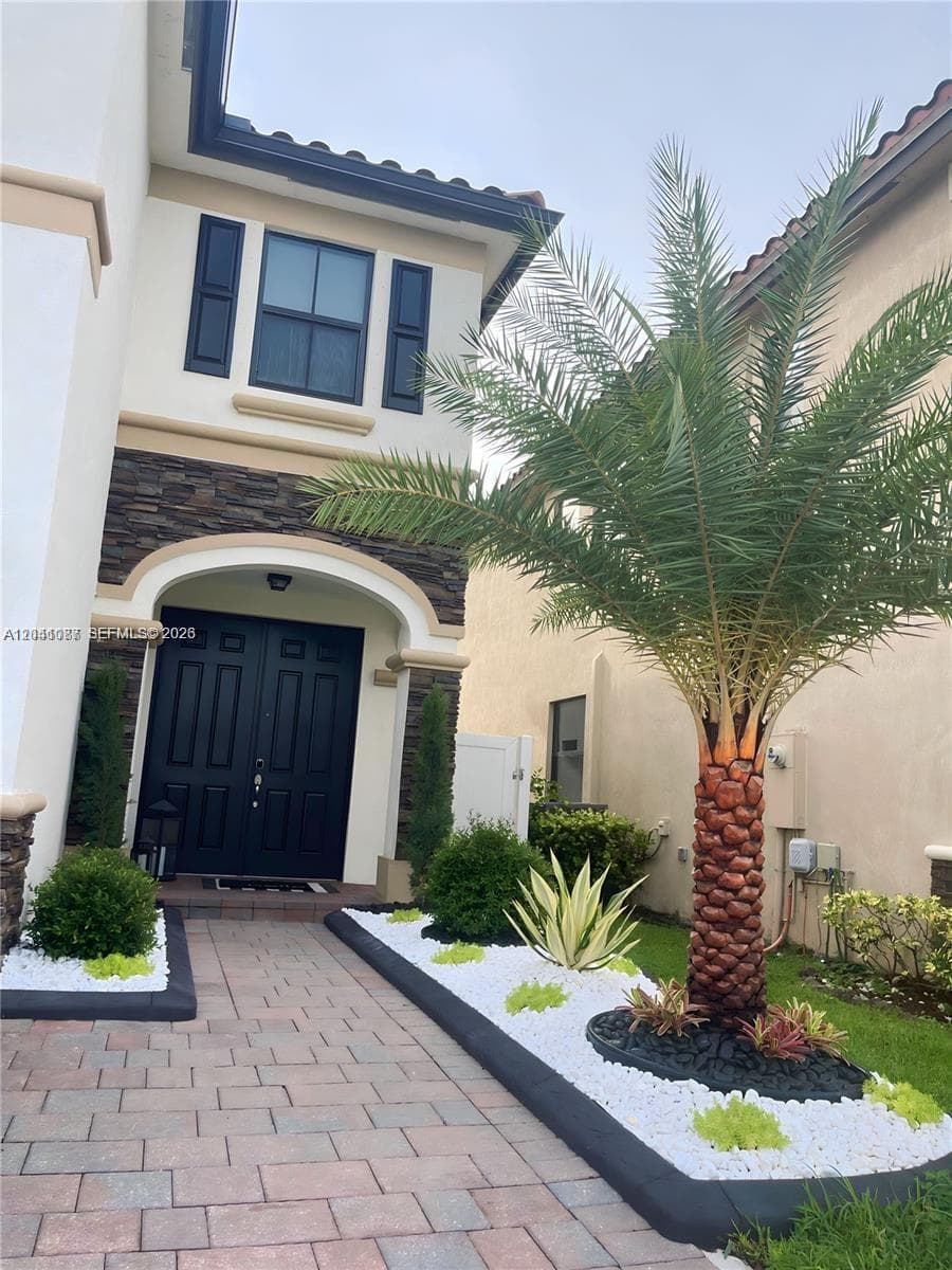 8719 W 33rd Ave, Hialeah FL 33018 photo 2