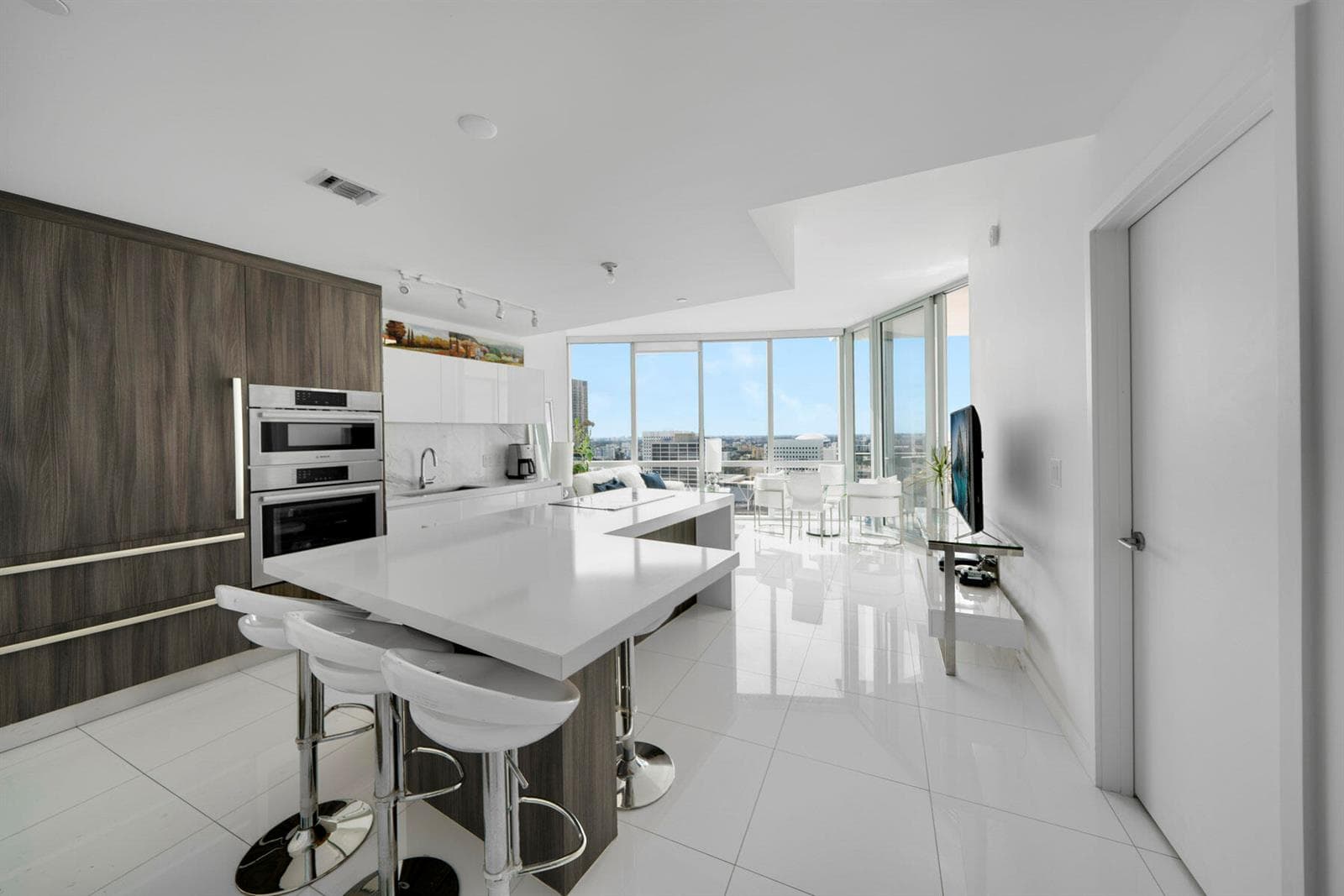 851 NE 1st Avenue # 2410, Miami FL 33132 photo 3