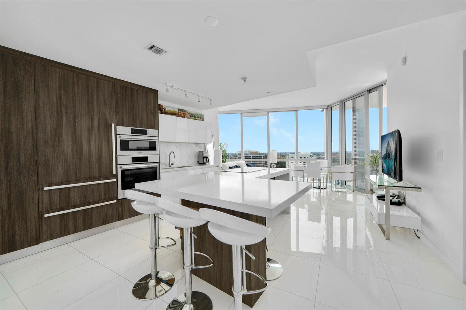851 NE 1st Avenue # 2410, Miami FL 33132 photo 4