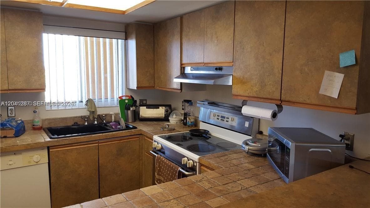 201 NW 7th St # 408, Miami, FL 33136 photo 3
