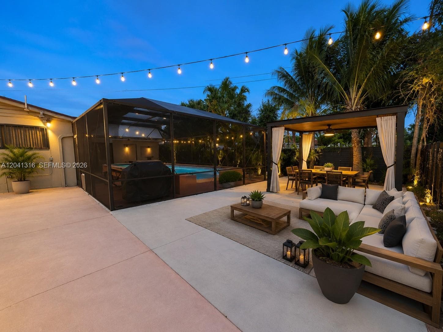 10015 SW 213th Ter, Cutler Bay FL 33189 photo 2