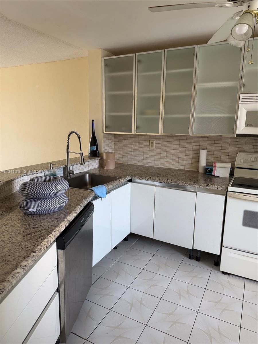 1750 NE 191st St # 4, Miami FL 33179 photo 3