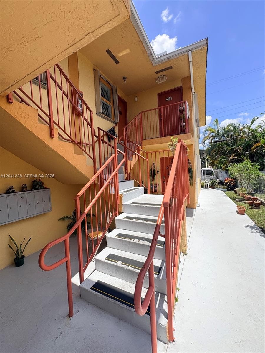 231 E 7th St # 202, Hialeah FL 33010 photo 3