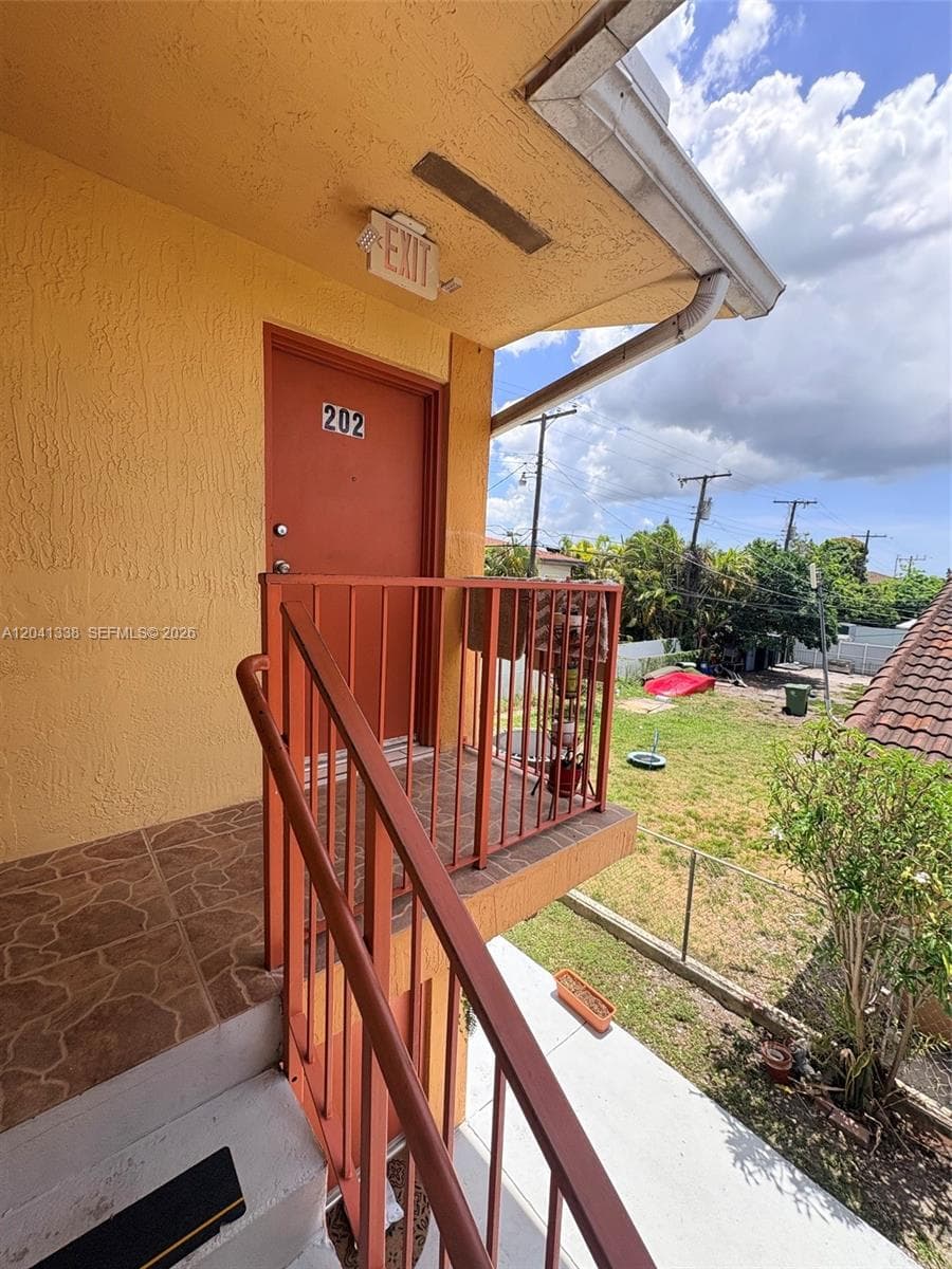 231 E 7th St # 202, Hialeah FL 33010 photo 4
