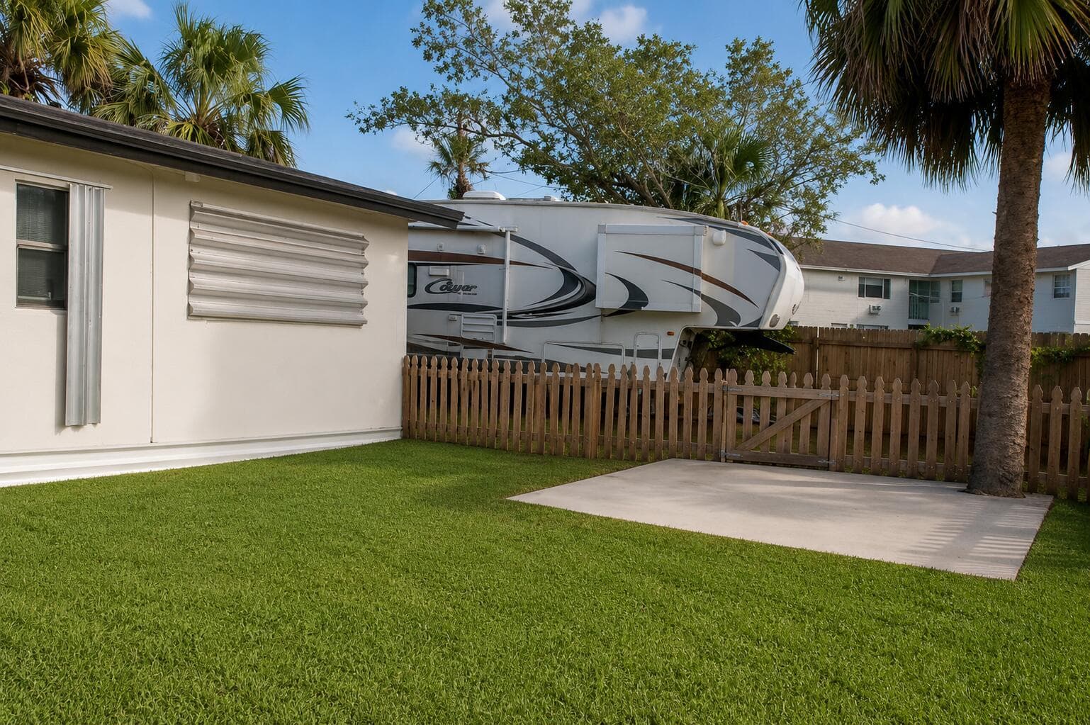 1545 S 24th Court, West Palm Beach FL 33404 photo 3