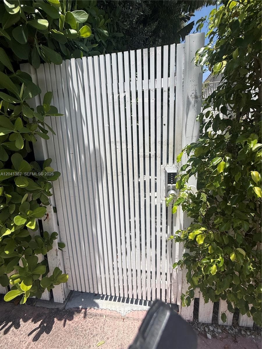 912 Euclid Ave, Miami Beach FL 33139 photo 2