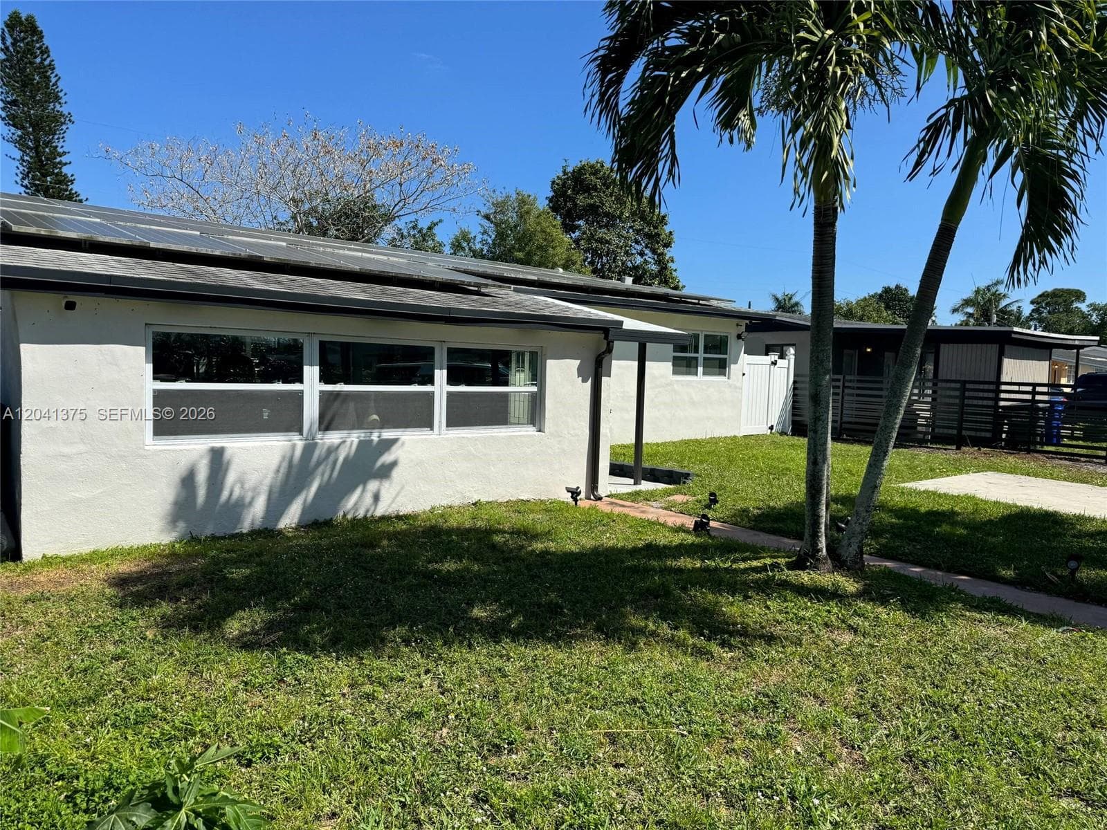 6453 Meade St, Hollywood FL 33024 photo 2