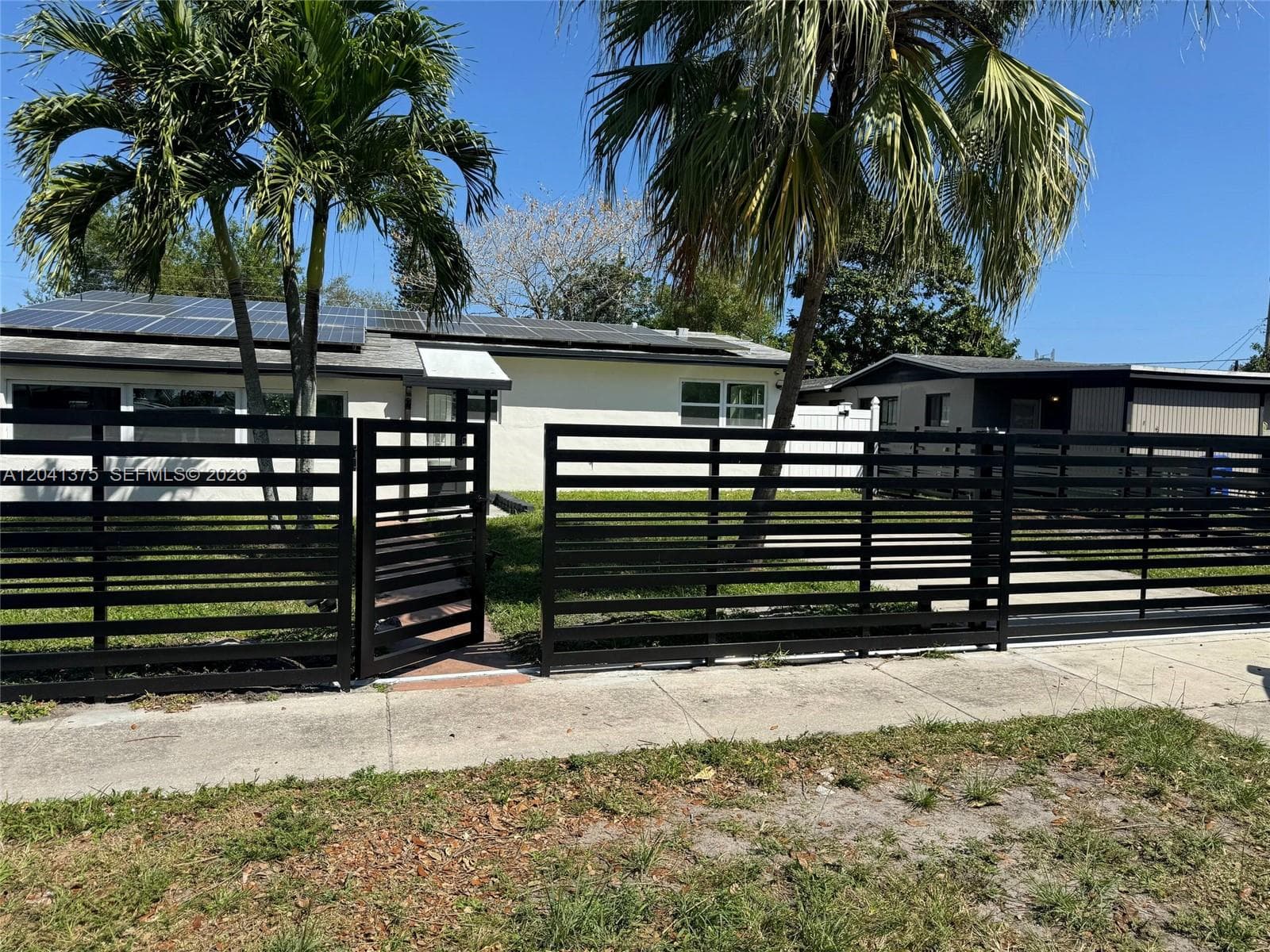 6453 Meade St, Hollywood FL 33024 photo 3