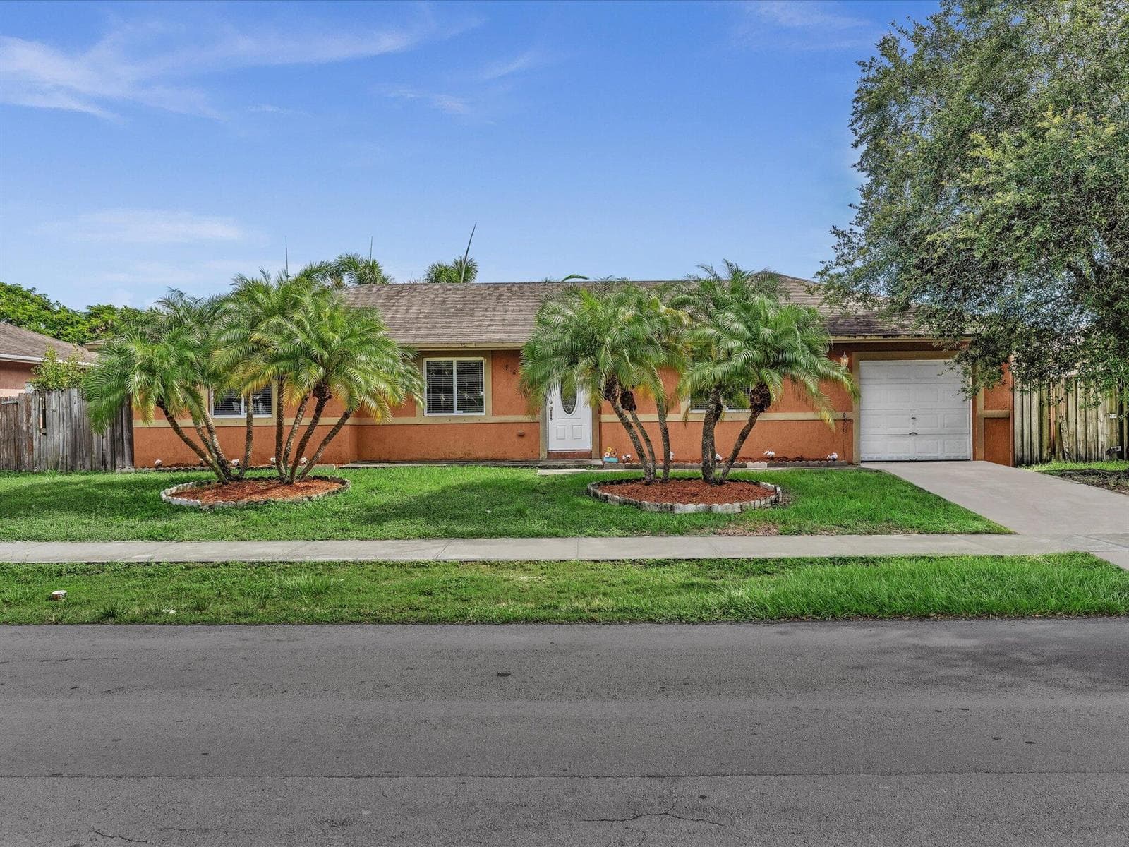 916 NW 3rd Terrace, Florida City FL 33034 photo 2