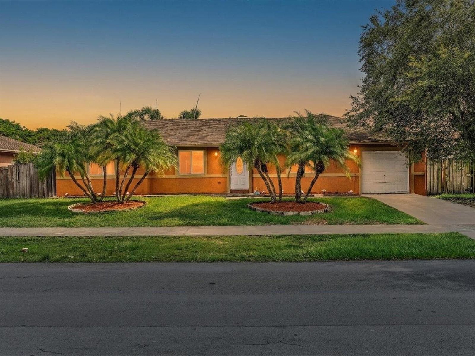 916 NW 3rd Terrace, Florida City FL 33034 photo 3